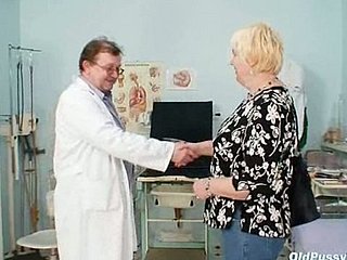 Broad in the beam auric stepmom soft pussy water down check-up