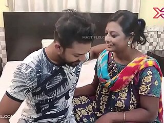 Geile jonge jongen verleidt ontevreden MILF-meid voor hardcore fuck Indian Web Series volledige video