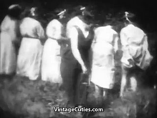 Geile Mademoiselles worden geslagen take Countryside (vintage uit de jaren 1930)