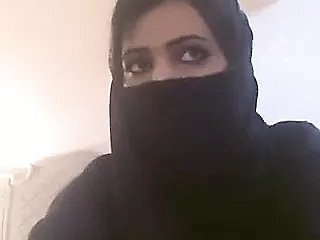 Donne arabe take hijab che le mostrano tette