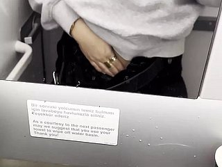 Heiß ich masturbiere just about den Toiletten des Flugzeugs - Jasmine Sweetarabic