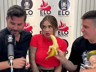 Elo Podcastのインタビューはフェラチオで終わり、多くの精液 -  Sara Blonde -Elo Picante