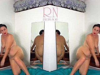 Des jumeaux posant dans la lingerie en maillage, lingerie sexy. Mélanger 1